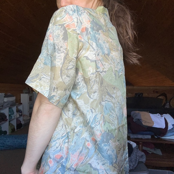 Vintage 100% silk pale green abstract short sleeve button down blouse top - Picture 8 of 9